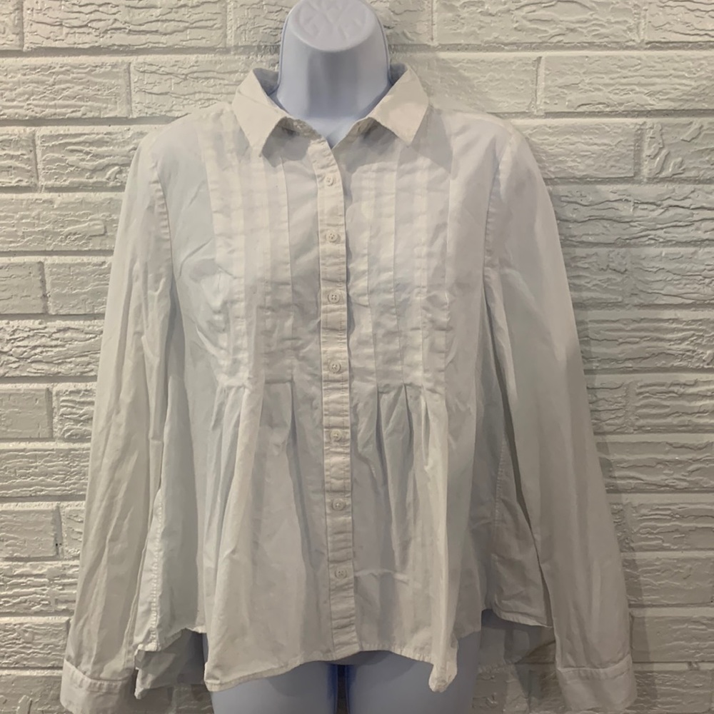 Darling Maeve top 👚- perfect with jeans or cutoffs!